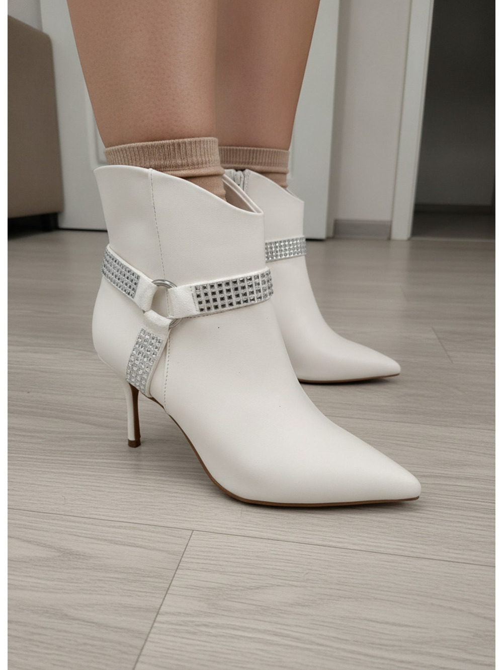 Via Spiga White Leather Pointed Toe Ankle Boots